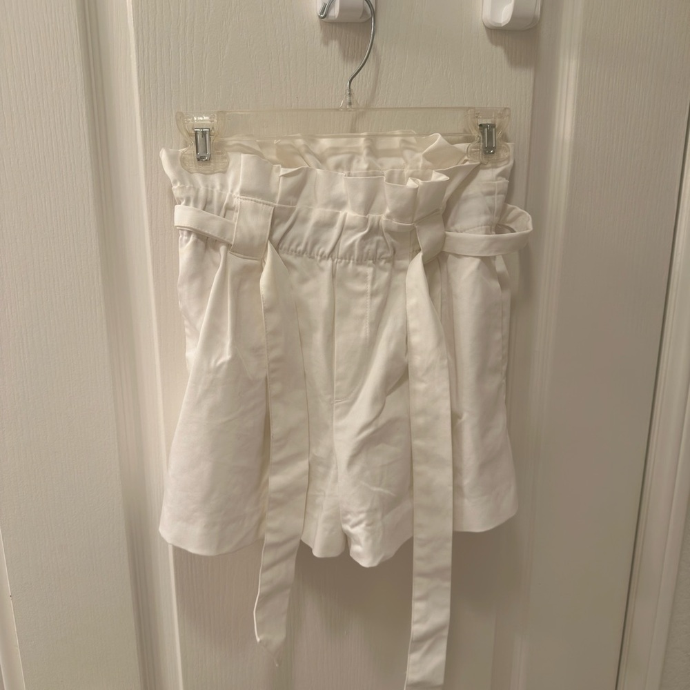 Zara Elegant White Women's Shorts